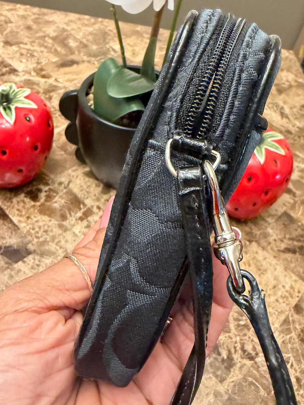 Y2K-era Coach Daisy Pop Optic Camera Pouch - Picture 6 of 9